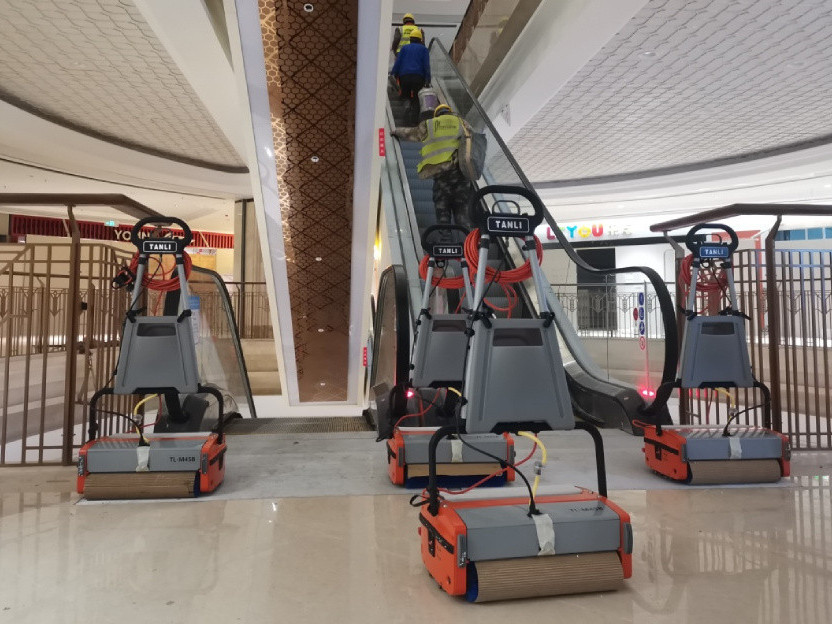 扶梯清洗機(jī)操作時(shí)要注意哪些方面？