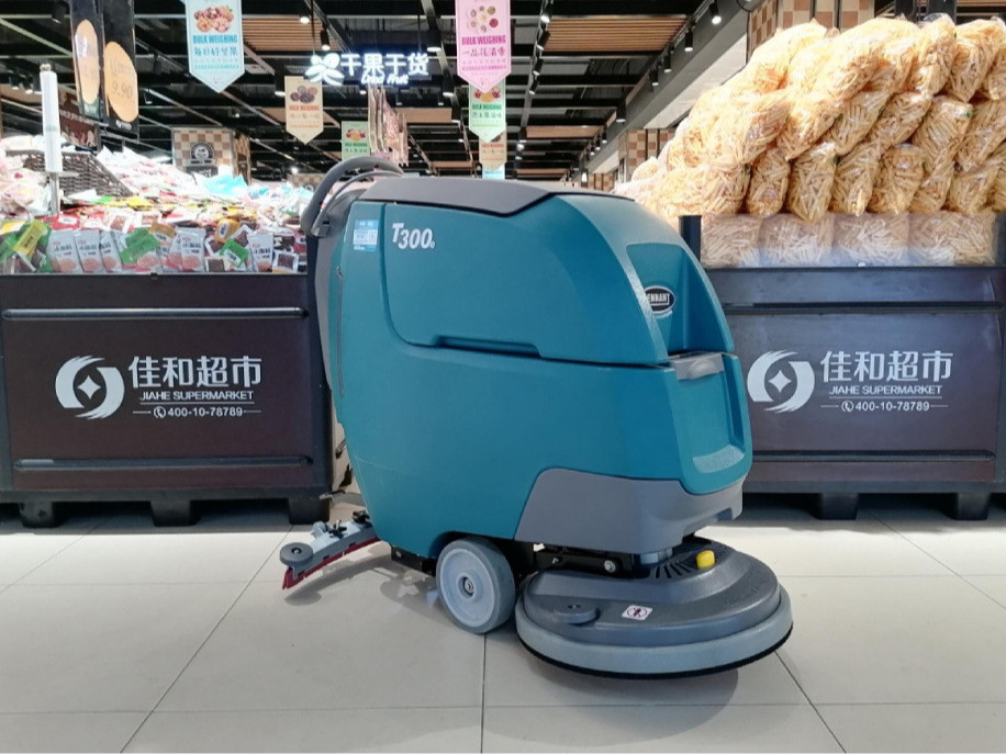 雨雪天氣地面濕污，超市該如何處理？