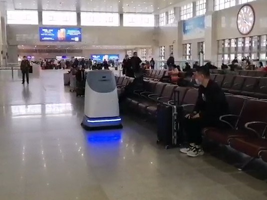 坦力無人大型掃地機(jī)“下凡”，車站清潔難題一鍵 “飛升”