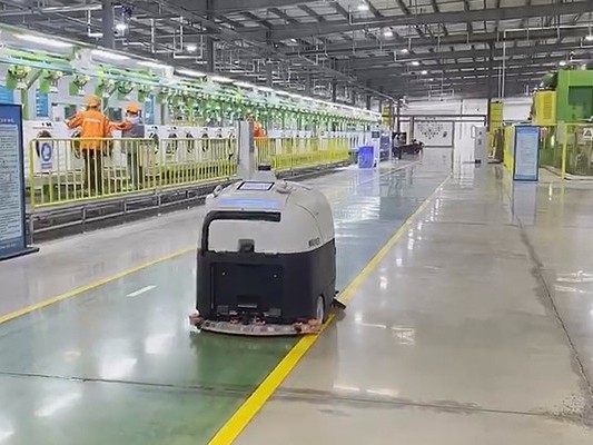 坦力廠房內(nèi)無人掃地機：車間清潔自動化的得力助手
