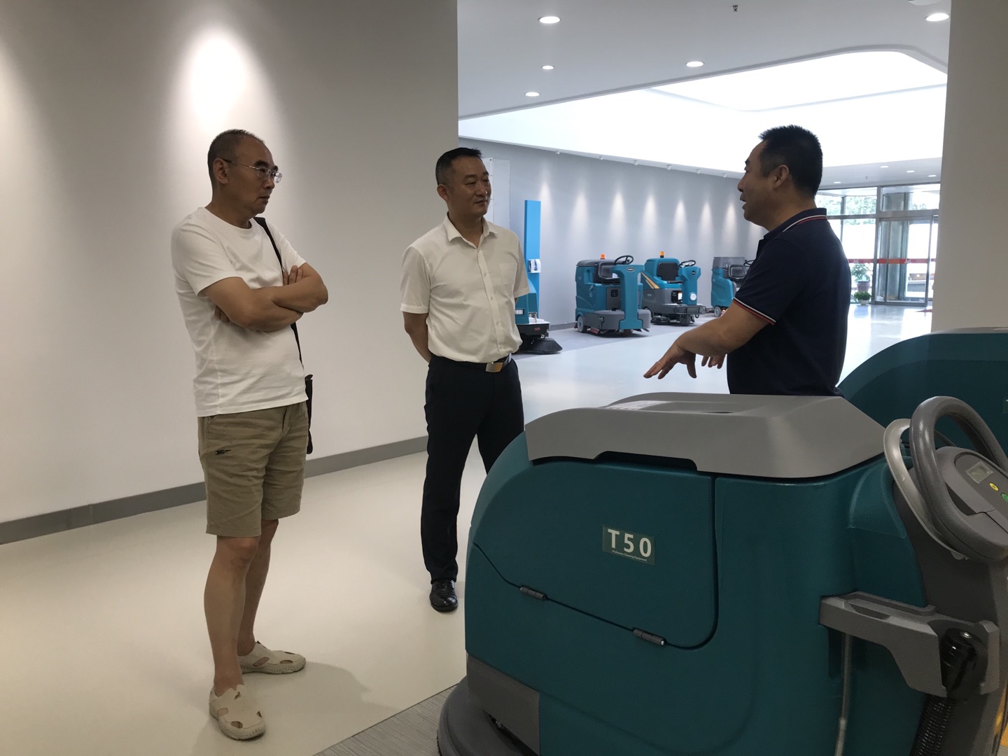 一款好的工廠洗地機(jī)，讓您的勞動(dòng)力更高效