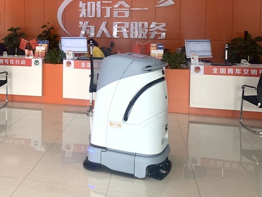 這臺工業(yè)用自動掃地機器人成清潔大贏家，一棟樓都被它 “征服”